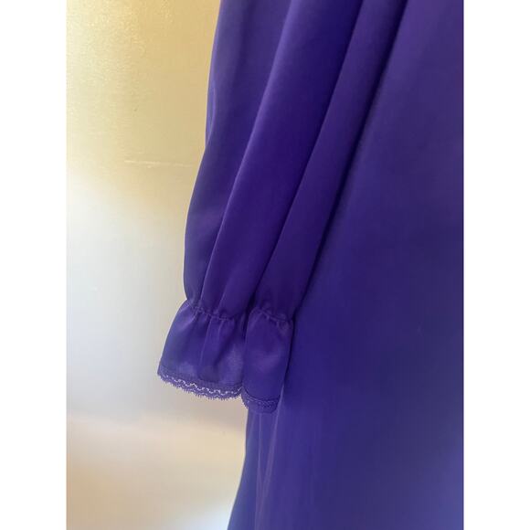 Vanity Fair Vintage Purple Nylon Button Down Embroidered Robe MEDIUM - Picture 4 of 5